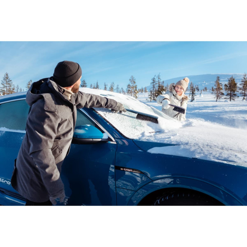 Lækker, bred sne børste med isskraber og udskiftelig skær